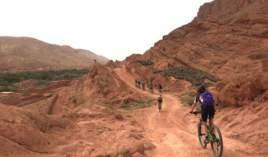 Aventura de Bicicleta de 8 Dias de/para Marraquexe: Explorando as Montanhas do Alto Atlas e o Vale do Draa — 1