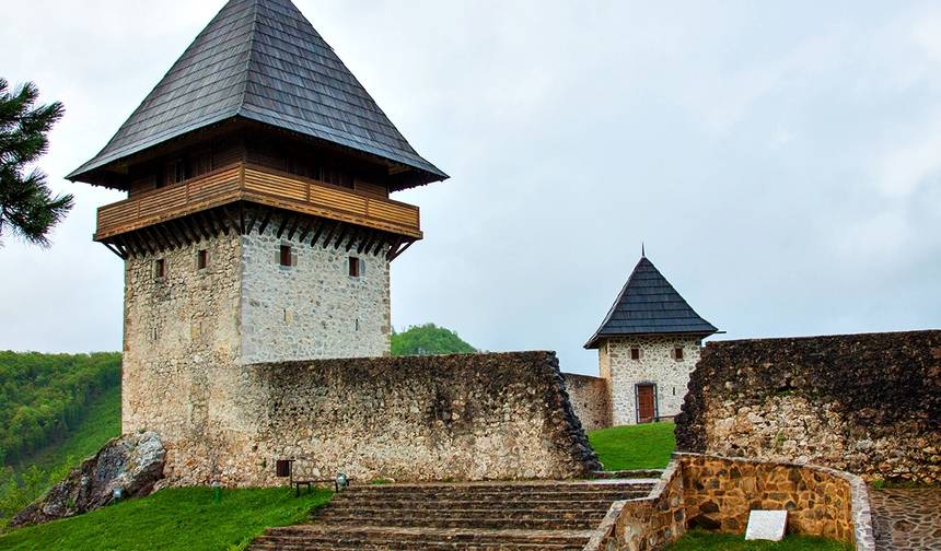 Całoroczna 15-dniowa wycieczka kulturowa eksplorująca nieturystyczne zakątki Bośni z Sarajewa. Średniowieczna kraina Bośni: zabytki historyczne, niesamowita przyroda, wyśmienita kuchnia. — 1