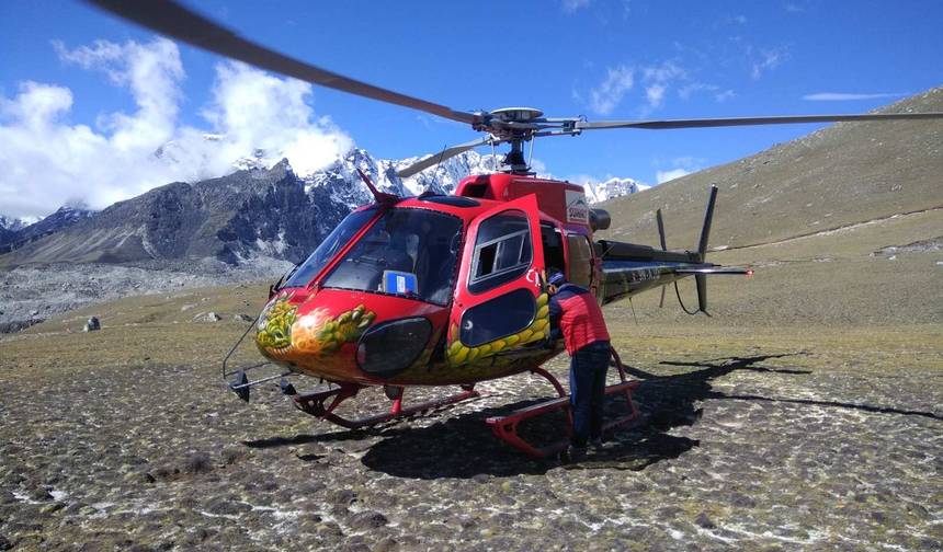 Wspólna wycieczka helikopterem do bazy pod Mount Everest — 1