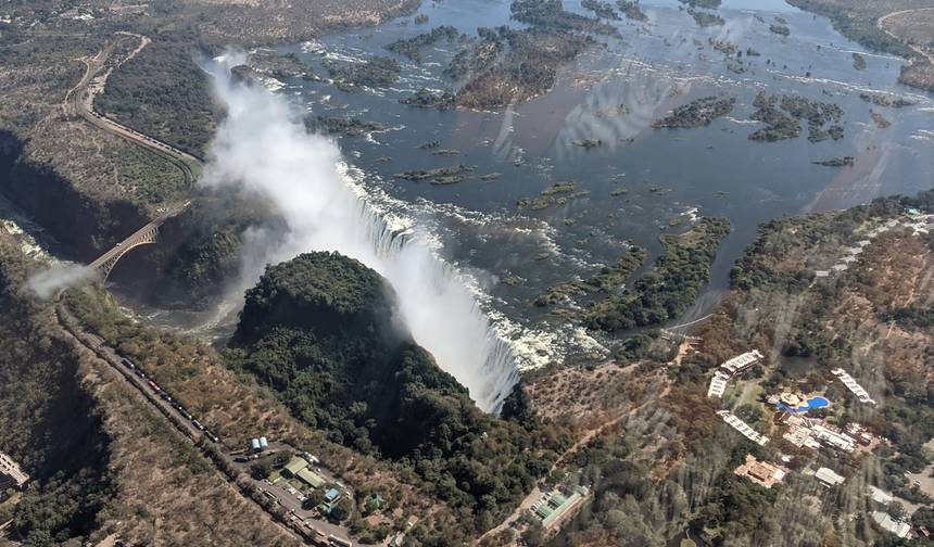 ビクトリアの滝からHwange National Parkへの5日間格安ツアー — 1