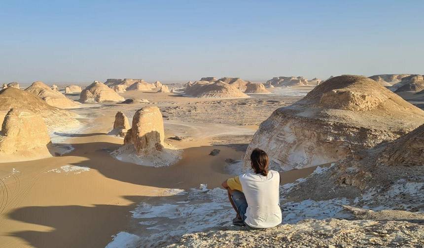 التخييم في صحراء الأبيض والأسود (واحة البهاريّة) مع خدمة نقل خاصة من القاهرة — 1
