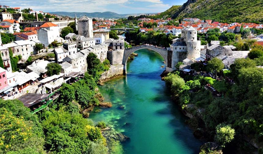 All seasons discovery Bosnia 4 days tour from Sarajevo. Bosnia: Off the beaten path country. — 1