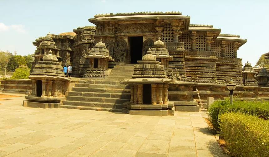 Chennai do Bangalore: Bogate świątynie, plantacje herbaty i pałace Południowych Indii — 1