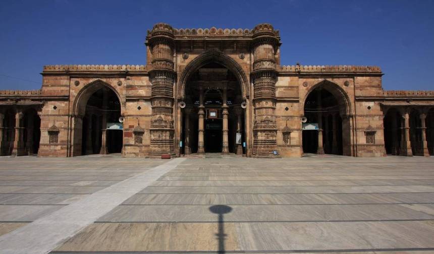 Vibrant Gujarat - Land of Rabari, Rann And Tribal Crafts (Hidden Treasures of India) — 1
