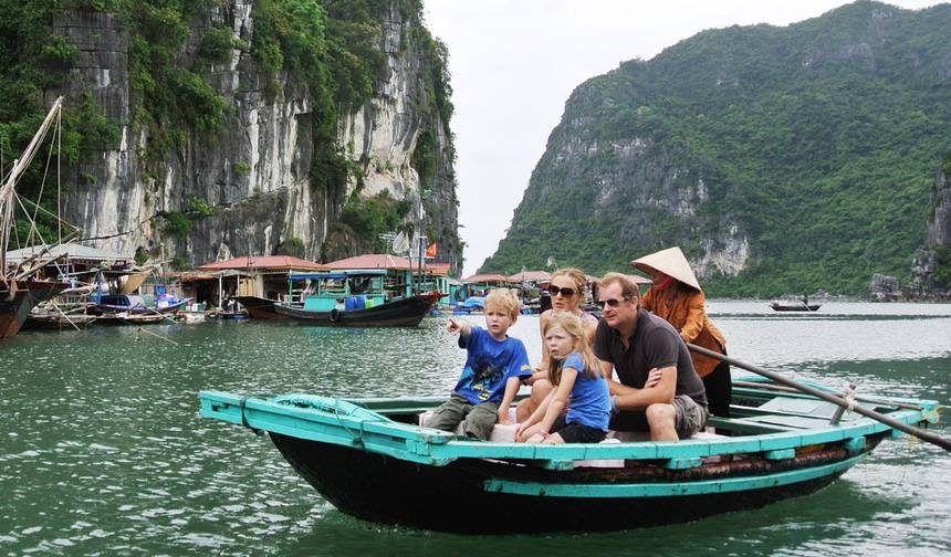 Vietnam with Kids: Family Journey of Fun & Culture 2 Weeks — 1