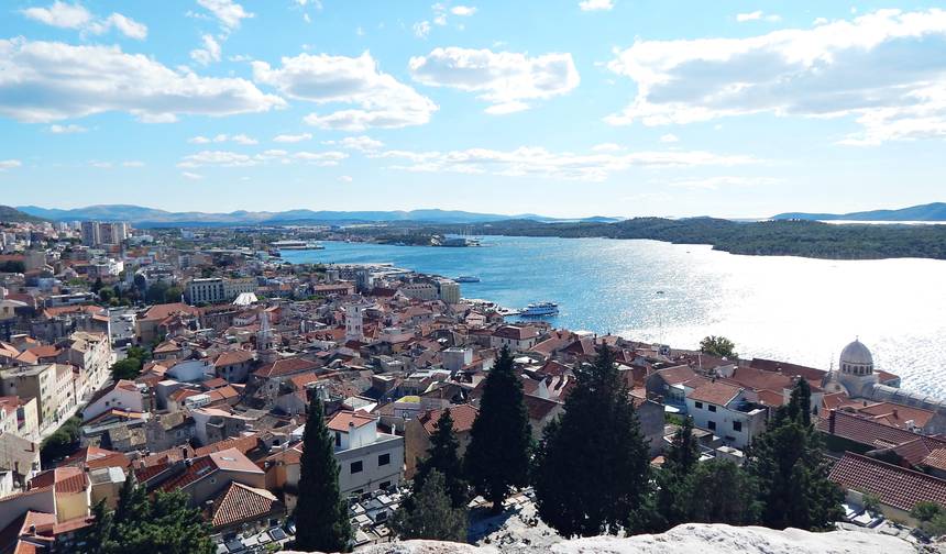 De Zadar: Excursão de 3 dias pela Dalmácia Central. Principais destinos costeiros do Adriático! Visite Sibenik, Split, Trogir e muito mais! Sítios UNESCO. Antigas cidades muradas. Muita história, arquitetura veneziana e vistas panorâmicas. Orlas marítimas vibrantes. Culinária soberba! — 1