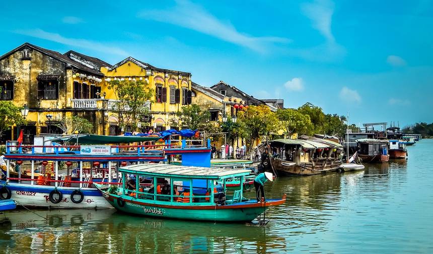 Summer Trip Vietnam with Beach Vacation in Central Vietnam 17 Days — 1