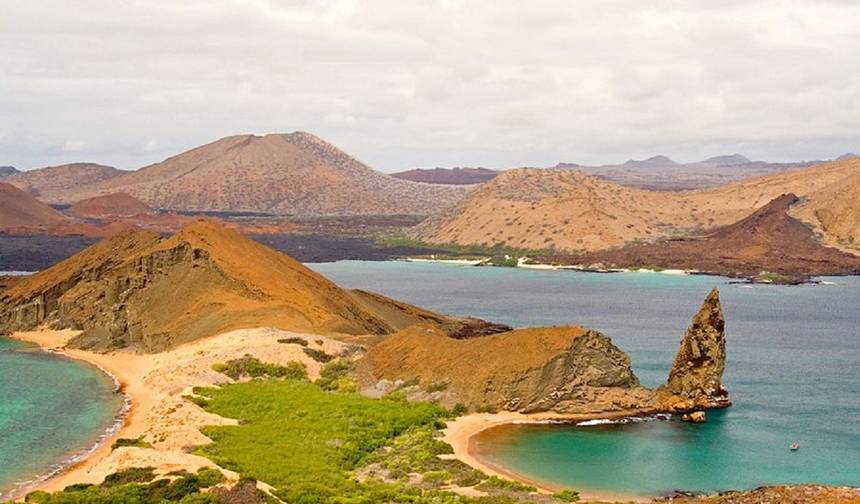 Bartolome Island & Sullivan Bay Yacht Adventure — 1