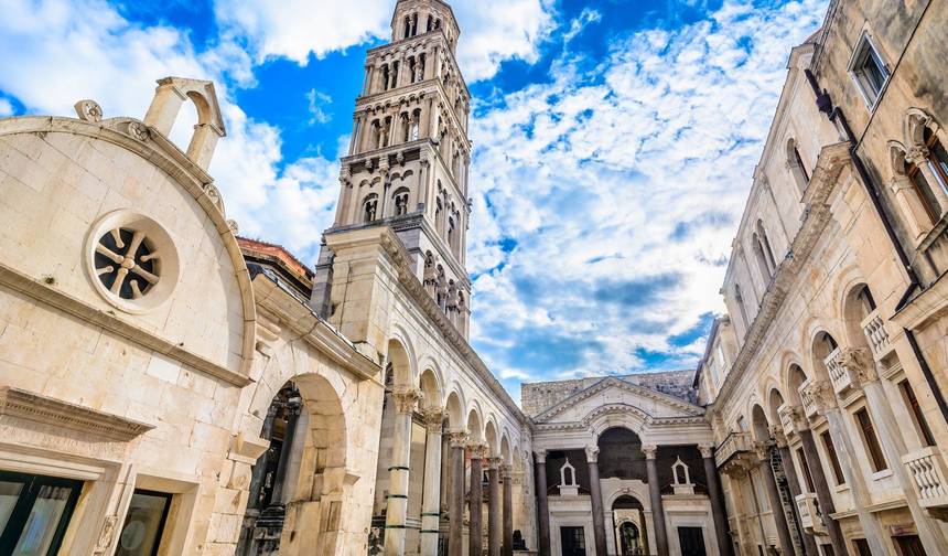 Discover Croatia + Bosnia in 7 days all seasons tour from Zagreb to Dubrovnik. UNESCO venetian towns of Dalmatian Riviera and scenic roads. — 1