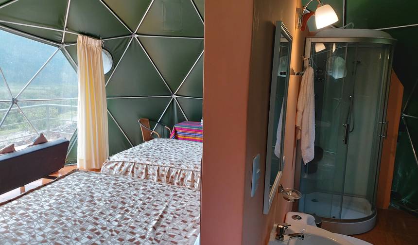 قبة نزل التخييم الفاخر (جلان بينج سكاي لودج) في جبل سالكانتاي وبحيرة هومانتيه — 1
