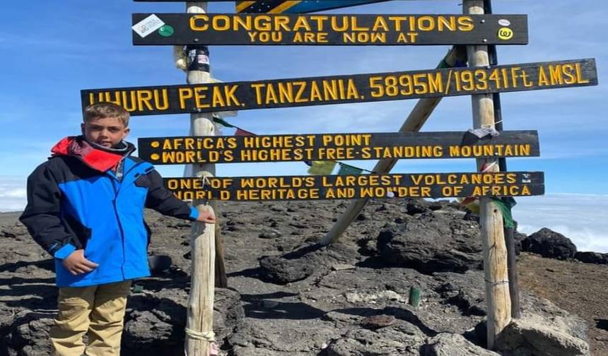 تسلق جبل Kilimanjaro عبر طريق الدائرة الشمالية. (يشمل جميع الإقامة والمواصلات) 11 يومًا — 1