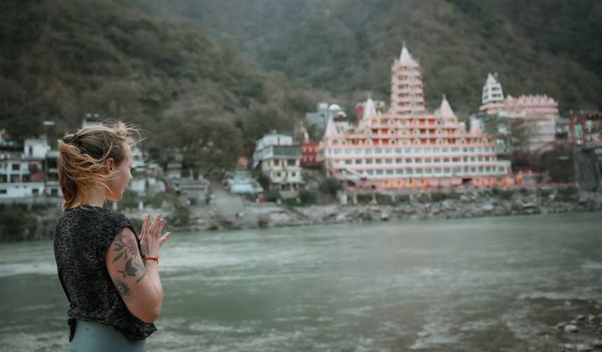 Experiência no Ashram de Rishikesh com Yoga e Meditação — 1