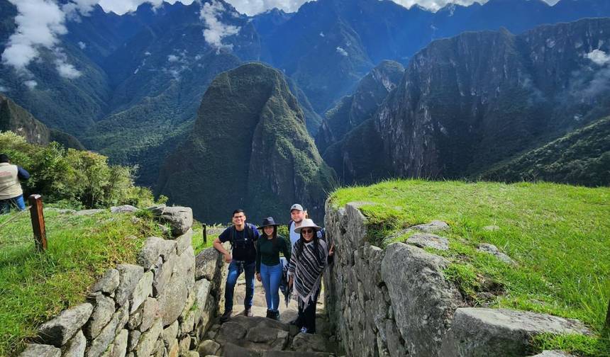 Peru Highlights in 7 Days – Lima, Huacachina & Machu Picchu — 1