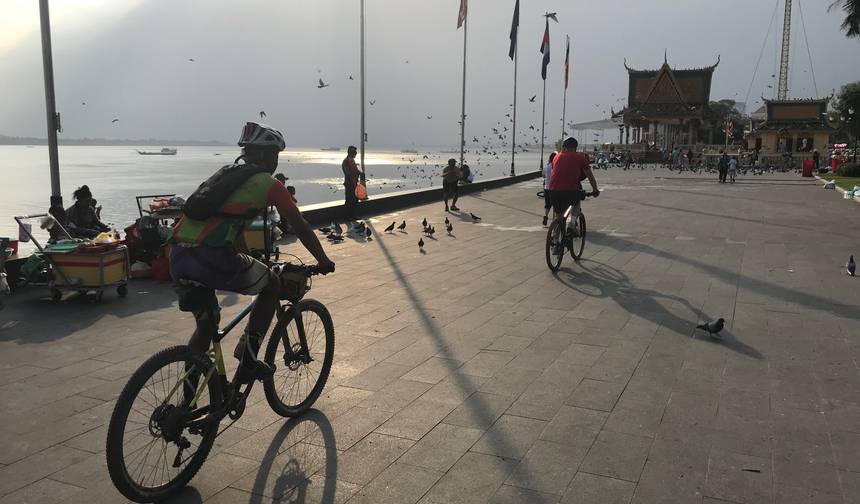 Cambodia Cycling Tour - Phnom Penh to Siem Reap — 1