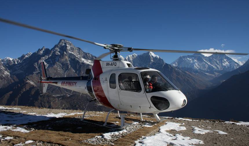 Amadablam Base Camp (4600 m) Trek with Helicopter Return Tour — 1