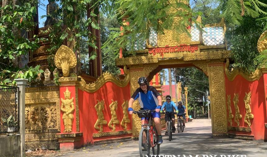 Cycling Holiday: Angkor Wat to Saigon 10 days — 1