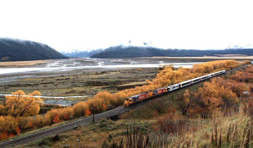 オークランドからクライストチャーチへ 10日間鉄道ツアー — 1