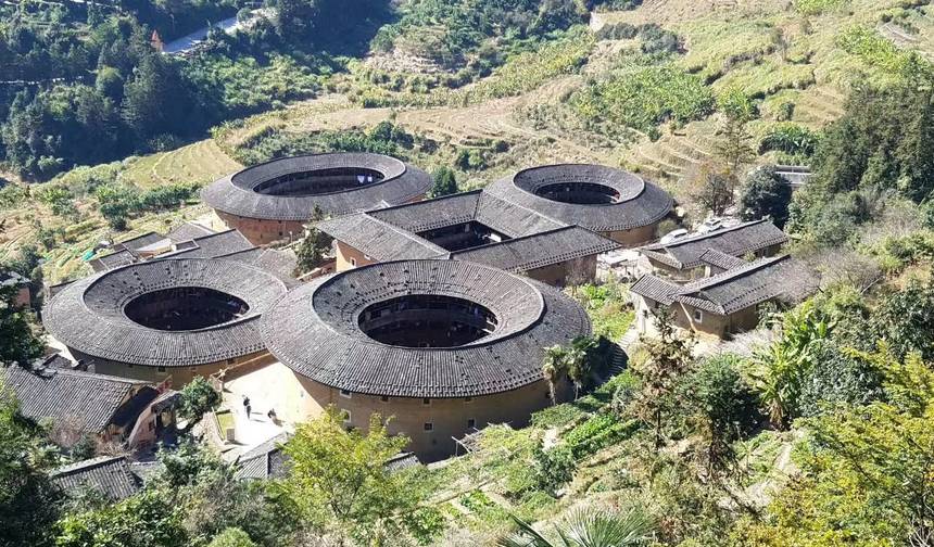 Splendid South China 14D: Hong Kong, Xiamen, Tulou, Wuyishan, Hangzhou, Xitang, Shanghai — 1