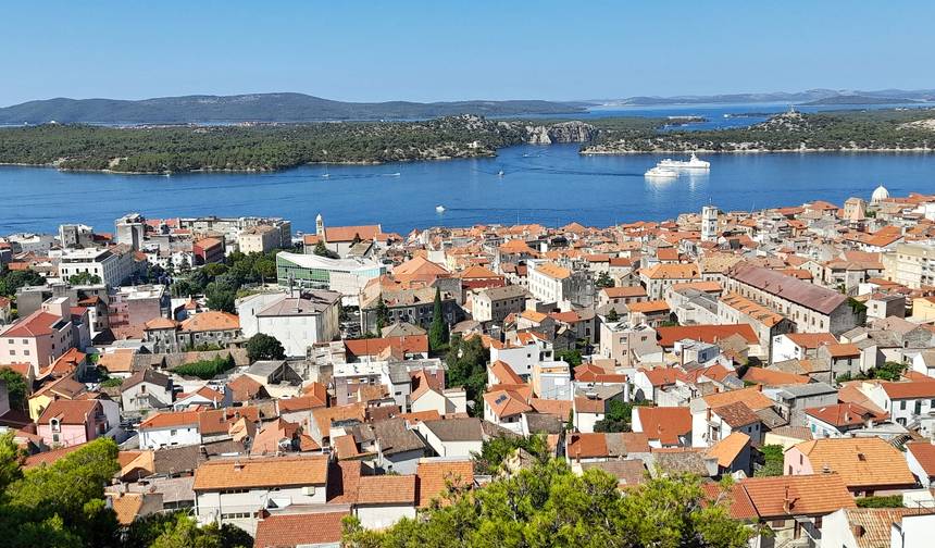 Z Zadaru: 5-dniowa wycieczka po Centralnej Dalmacji. Wymarzone adriatyckie miejsca na wybrzeżu! Odwiedź Szybenik, Split, Trogir i wiele więcej! Miejsca UNESCO. Starożytne miasta otoczone murami. Mnóstwo historii, weneckiej architektury i malowniczych widoków. Tętniące życiem nabrzeża. Wyśmienita kuchnia! — 1