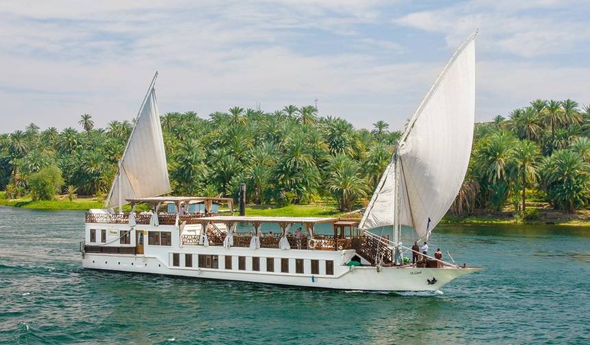 Three Pyramids Dahabiya. Luxury Dahabiya Nile cruise in Egypt. — 1