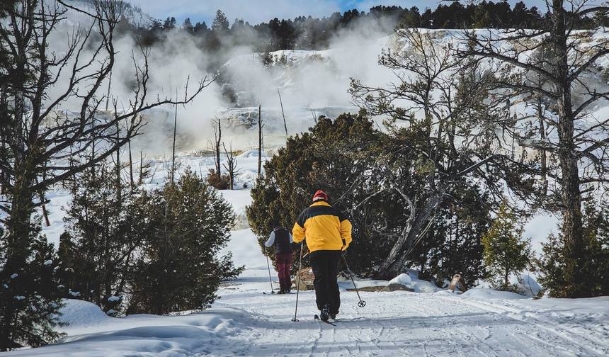 6 day Yellowstone Winter Wonderland Tour — 1