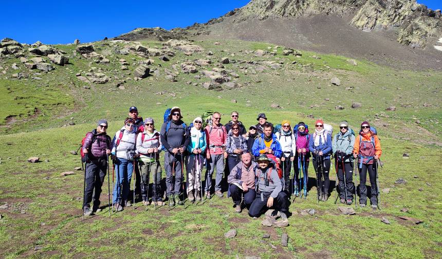 Shahdagh (4243 m.) 地元の村々での高所順応を兼ねた登山 — 1