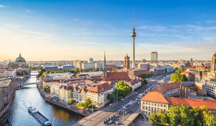 From Berlin to Warsaw: Discovering Central Europe — 1
