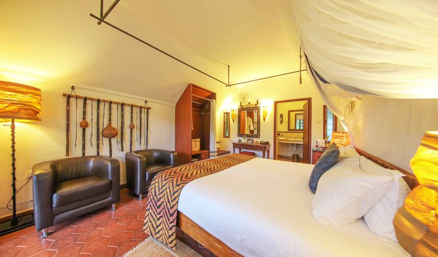 3 Days Maasai Mara Keekorok Luxury Lodge Flying Safari with 4x4 Land Cruiser Jeep — 1