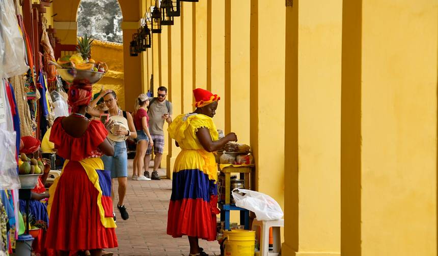 Experiência de Mochileiro de 5 Dias em Cartagena com Cruzeiro ao Pôr do Sol e Comida de Rua - Colômbia — 1