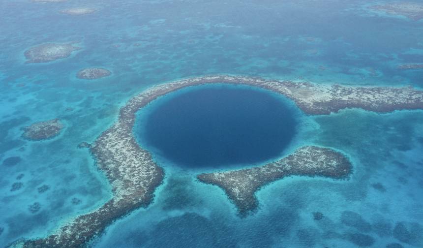 Voo sobre o Grande Buraco Azul a partir de Ambergris Caye — 1