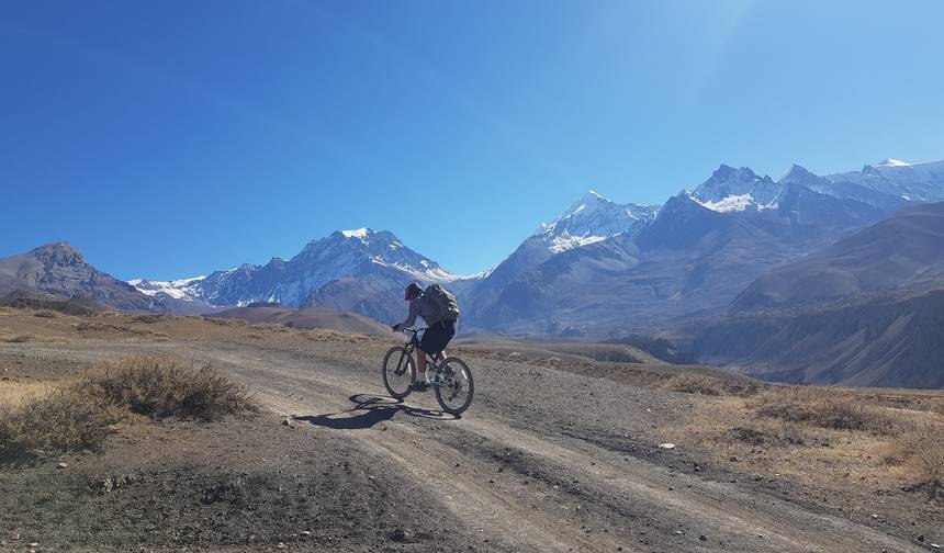 Passeio de Mountain Bike em Upper Mustang — 1
