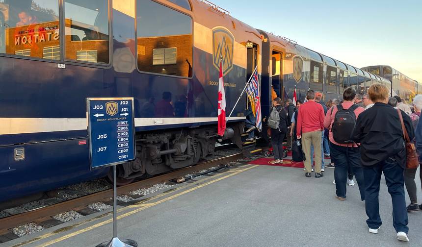 Excursão de 6 Dias pelas Montanhas Rochosas Canadenses com Experiência Ferroviária Rocky Mountaineer saindo de Calgary – Passe Gratuito por Tempo Limitado para a Aventura Columbia Icefield — 1