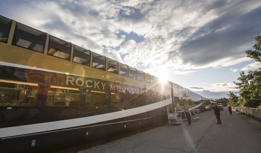 6-dniowy wypoczynek w Górach Skalistych z Calgary z pociągiem Rocky Mountaineer Deluxe — limitowana darmowa przepustka na przygodę w Columbia Icefield — 1