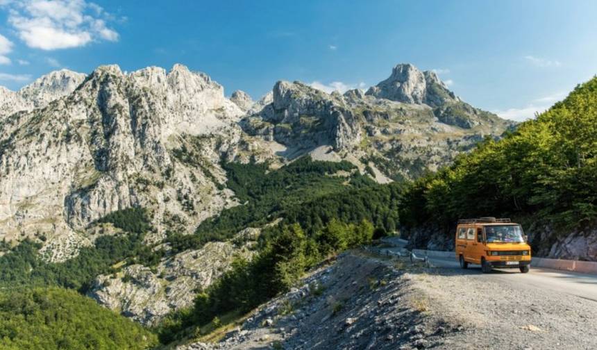 Tour de Caminhada Autoguiado pelo Parque Nacional de Theth e Blue Eye — 1