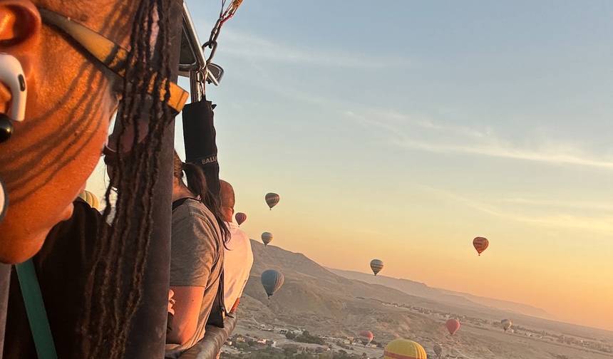PASSEIO DE BALÃO DE AR QUENTE SOBRE LUXOR — O Céu Acima dos Templos — 1
