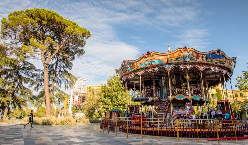 Passeio a pé por Tirana; História e Cultura — 1