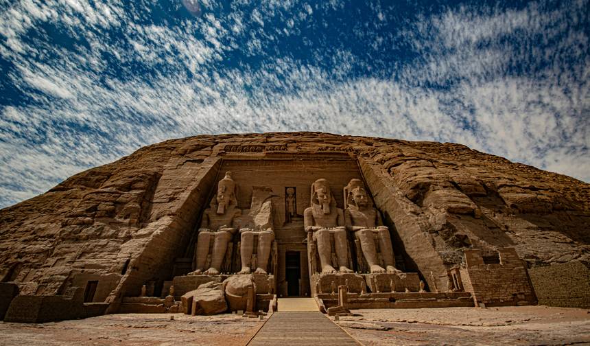アスワン発アブ・シンベル神殿 — 神々のモニュメントが太陽に触れる場所 — 1