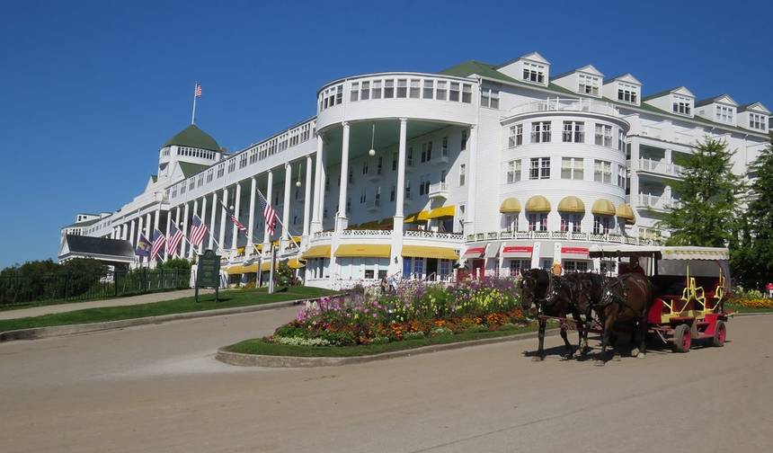 Mackinac Island featuring the Tulip Time Festival (Chicago, IL to Detroit, MI) — 1
