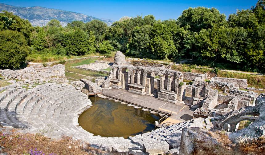 Theatre of the Sun: Duch Albanii (Samodzielna podróż i częściowo z przewodnikiem) — 1