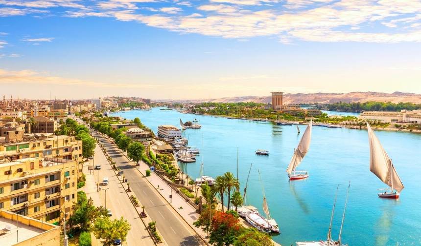 كسوف شمسي كلي 2027 في مصر - 8 أيام - شامل بالكامل — 1