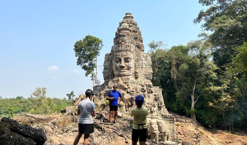 Angkor Wat Sunrise Bike Tour With Lunch Included — 1