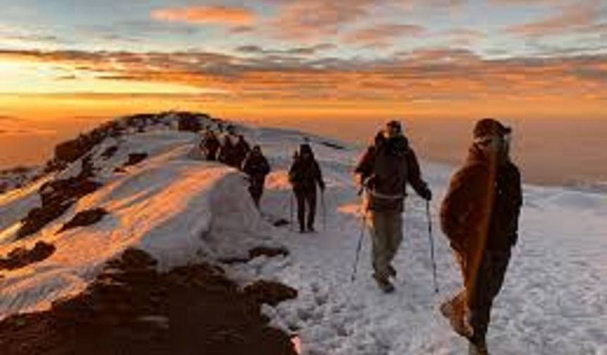 Trek Top Africa Mountain: Kilimanjaro Marangu Route 5 Day — 1
