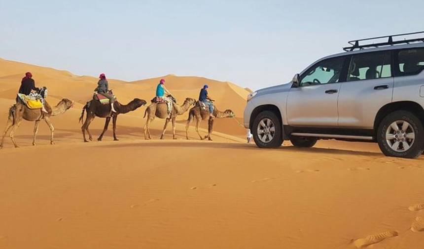 جولة الصحراء الخاصة لمدة 3 أيام من مراكش إلى كثبان مرزوگا مع رحلة ركوب الجمال — 1