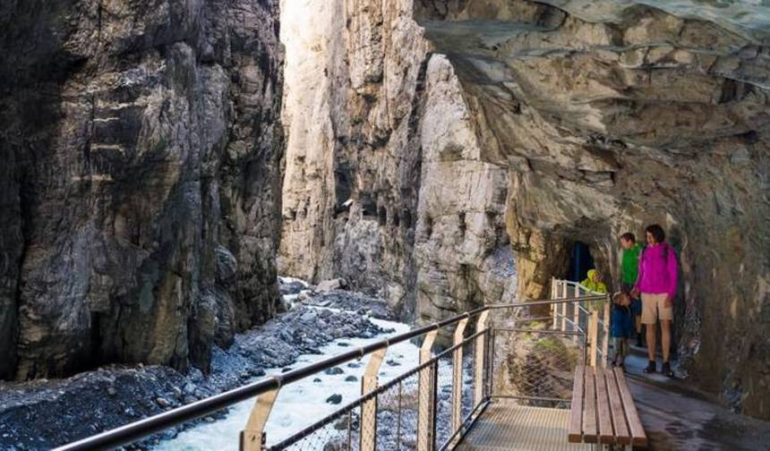 Szwajcaria w 5 dni (pobyt w Zurychu i Interlaken, obejmujący Grindelwald First i Kanion Lodowcowy) — 1