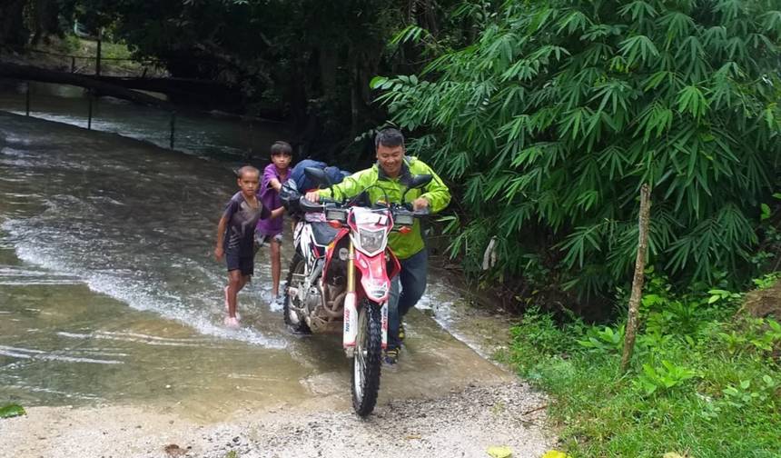 Excursão de Motocicleta Aventureira no Laos: Explorando Montanhas Místicas de Luang Prabang a Vang Vieng — 1