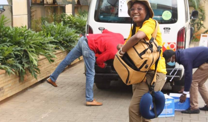 Da Praia à Savana: Safari de 1 Dia em Tsavo East partindo de Mombasa — 1