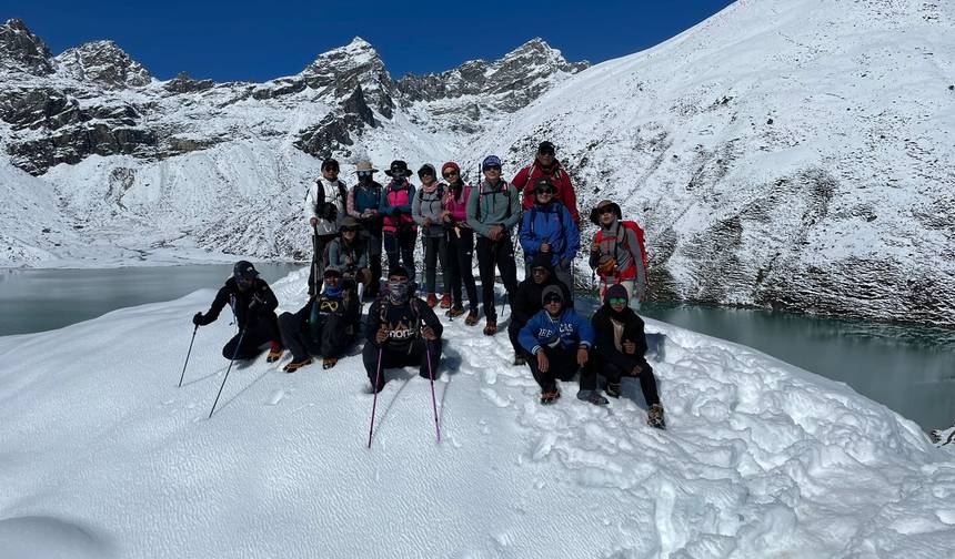 Trekking ao Acampamento Base do Everest e Lago Gokyo — 1