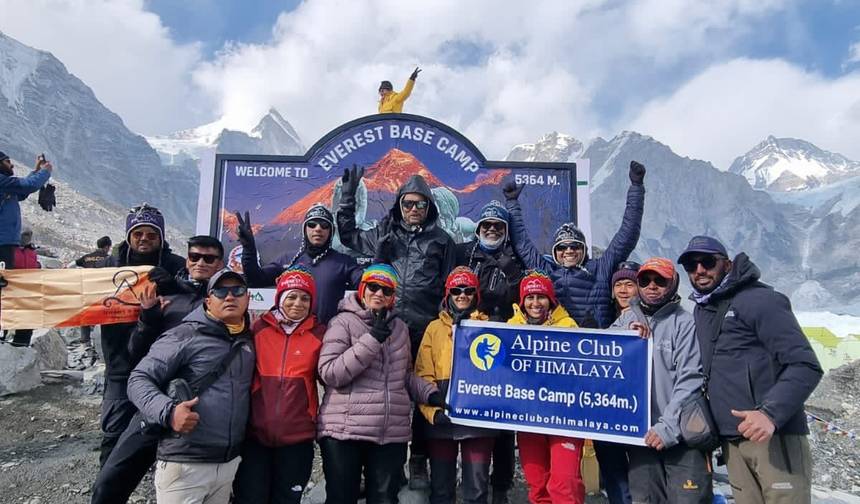 Caminhada ao Acampamento Base do Everest e Regresso de Helicóptero — 1