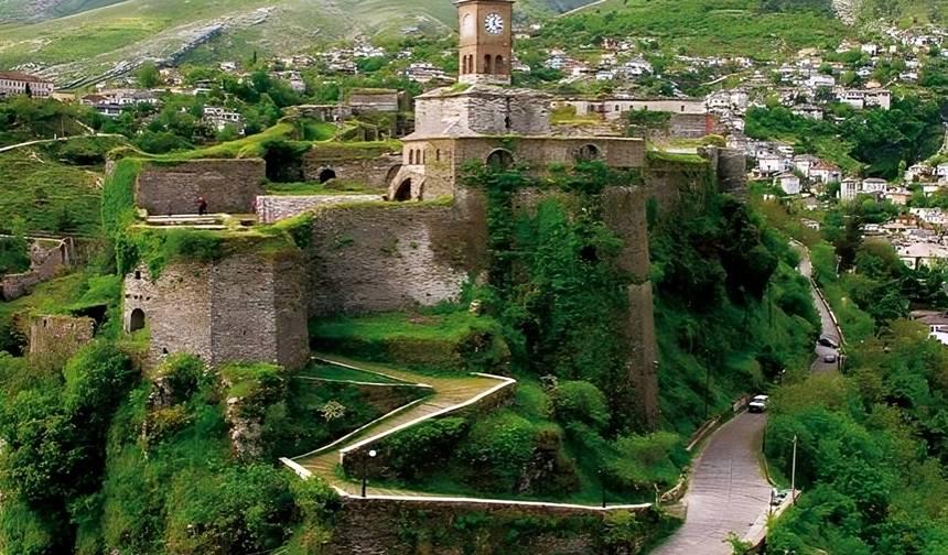 De Tirana: Cidade Antiga da UNESCO de Gjirokastra e Olho Azul — 1