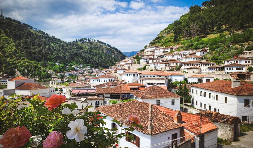 Passeio Autoguiado de 5 Dias: Descubra a História e Cultura da Albânia — 1